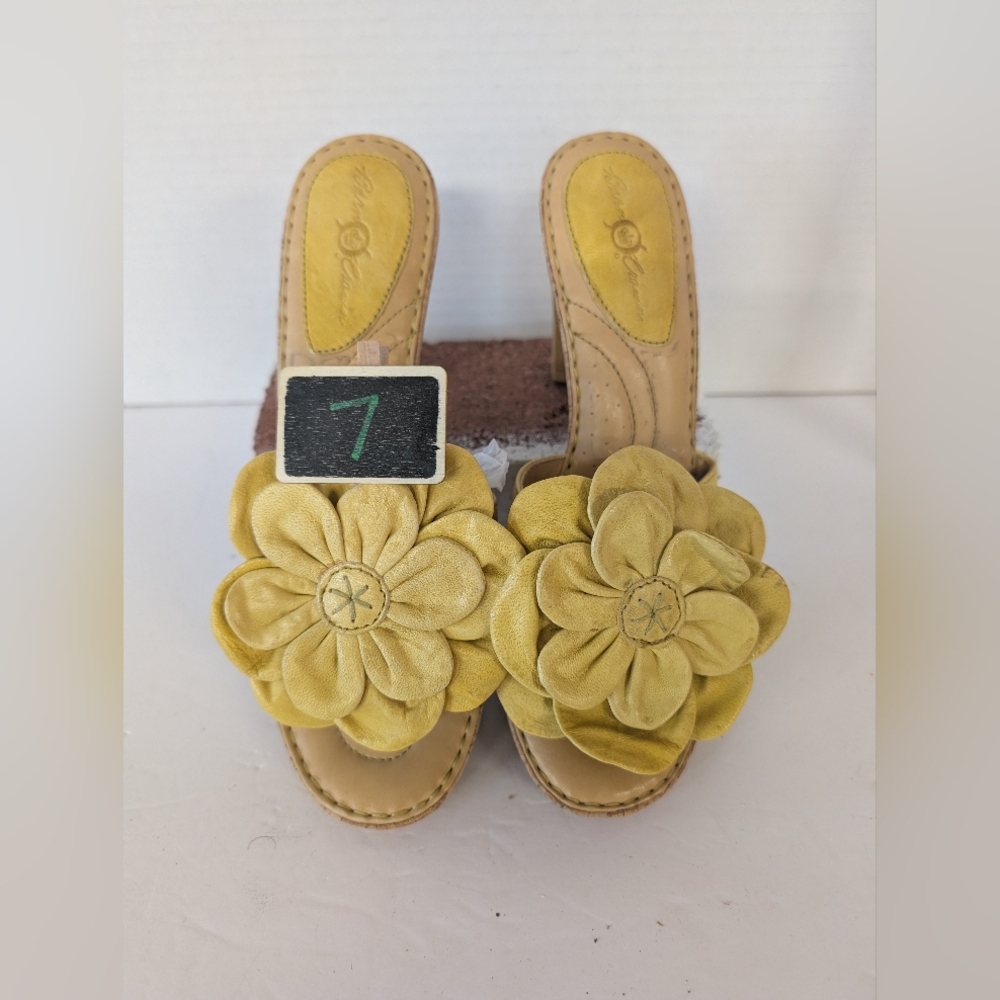 Born Leather Yellow Flower Sandals Never Worn Size 7